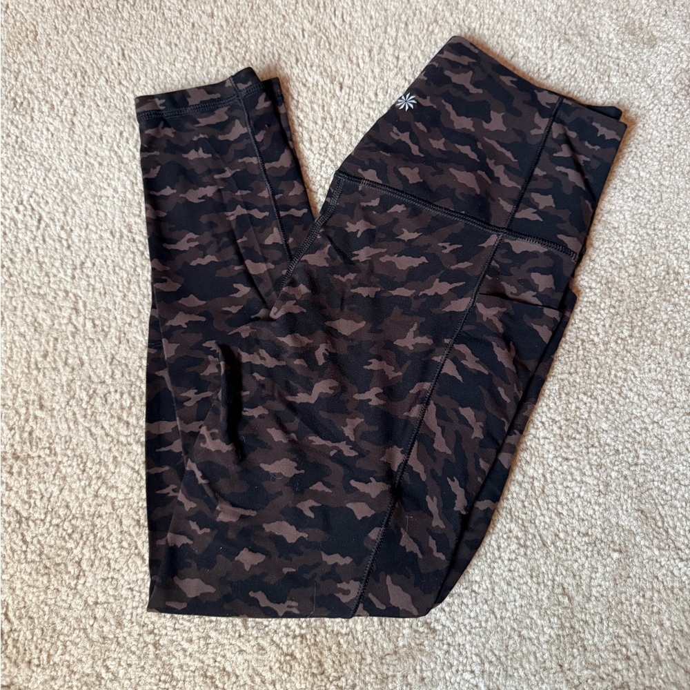 Athleta Camo Salutation Stash 7/8 Leggings